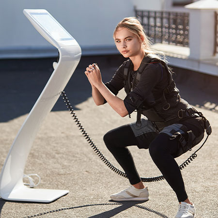 Frau beim EMS Figurforming in Sinzheim zwischen Bühl und Baden-Baden