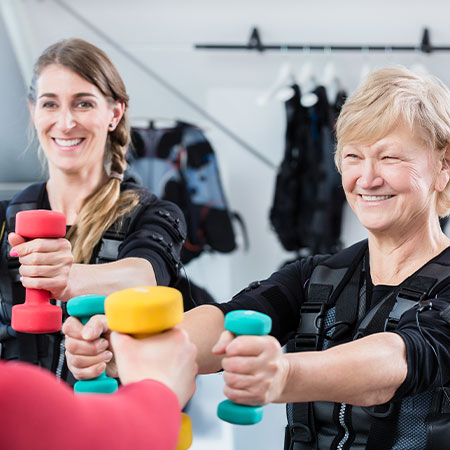 Ältere Frau beim EMS Training in Sinzheim