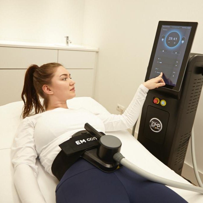 Bild vom EM-Bodyshaper im Fitnessstudio in der Nähe von Baden-Baden